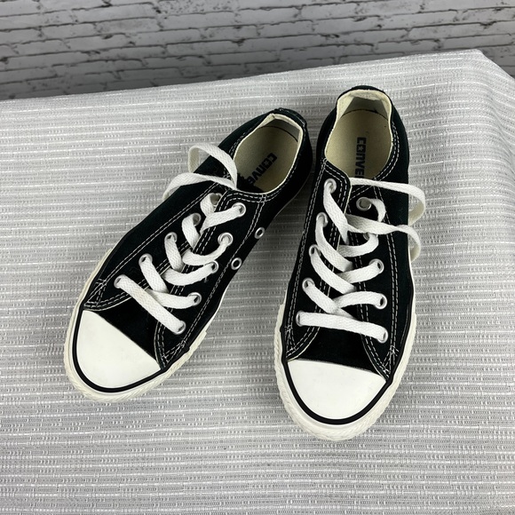 Converse Chuck Taylor all star black low top Kids shoes, size 1 - Picture 7 of 9